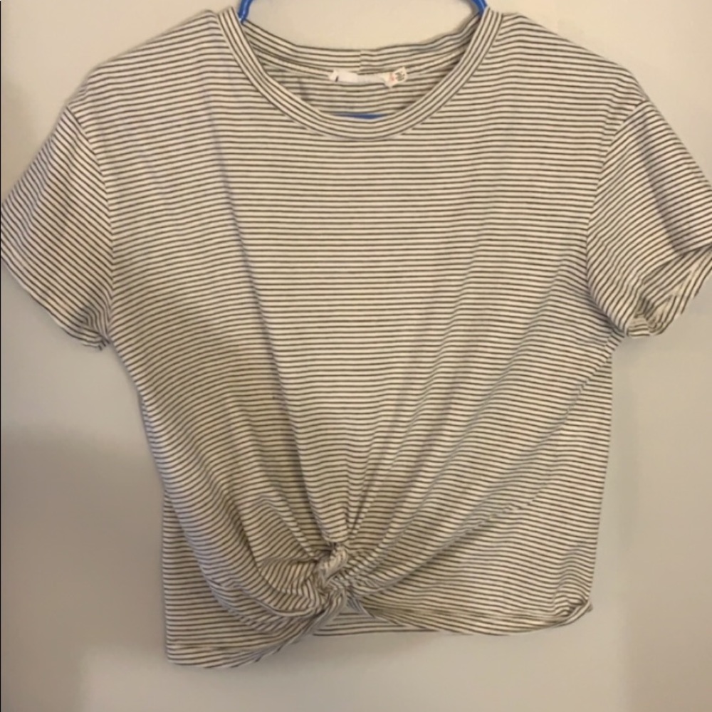 Cropped and knotted tee ✨🌊